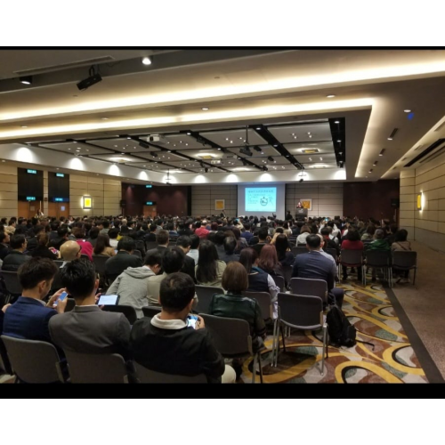 2020年為 富通保險 在香港會展中心舉行500人的 遺囑撰寫員課程 及分享 信託 資訊。